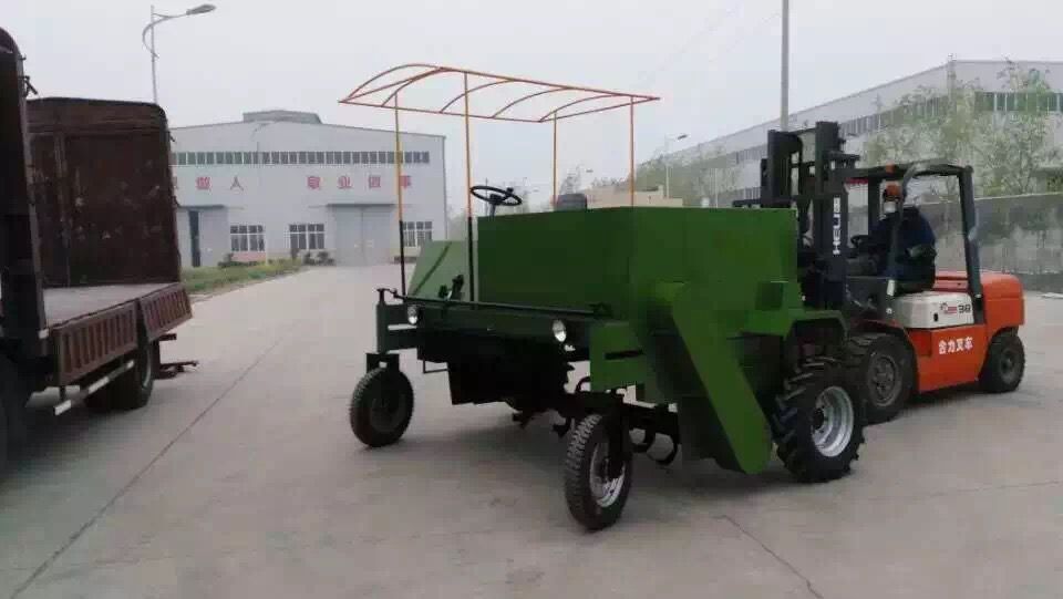 翻堆機裝車發(fā)貨現(xiàn)場