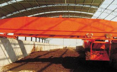 有機肥生產(chǎn)線-設(shè)備翻堆機廠家 有機肥生產(chǎn)線-設(shè)備翻堆機廠家