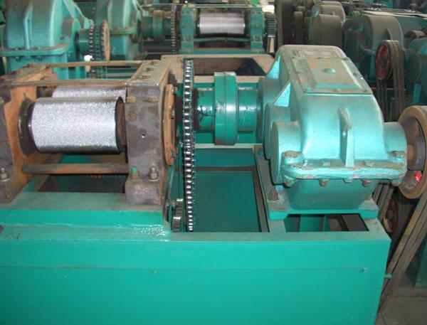 對輥擠壓造粒機(jī)局部細(xì)節(jié)圖