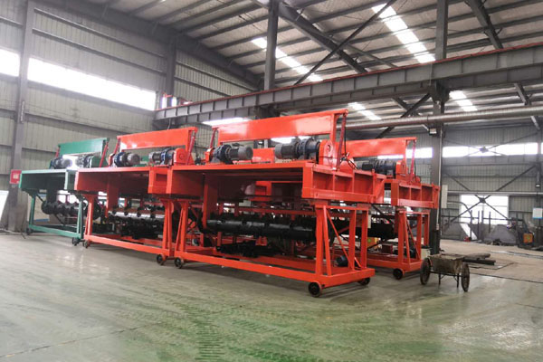 如何利用翻拋機(jī)制作豬糞有機(jī)肥？