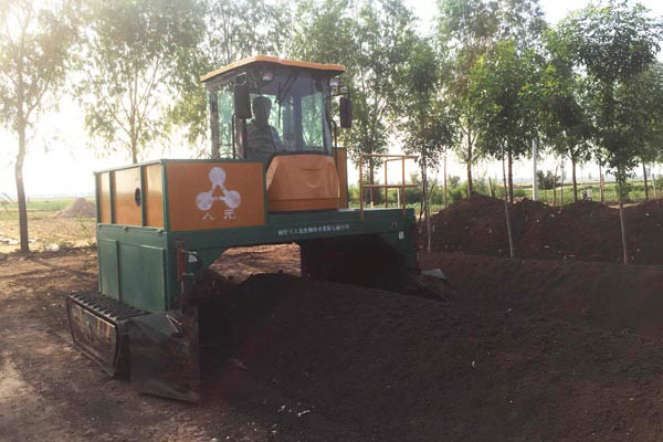 地面行走式翻堆機(jī)有哪些優(yōu)勢？