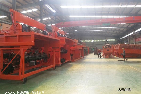 槽式翻堆機(jī)好用嗎？一機(jī)多槽效率高，發(fā)酵快